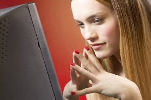 женщина и компьютер